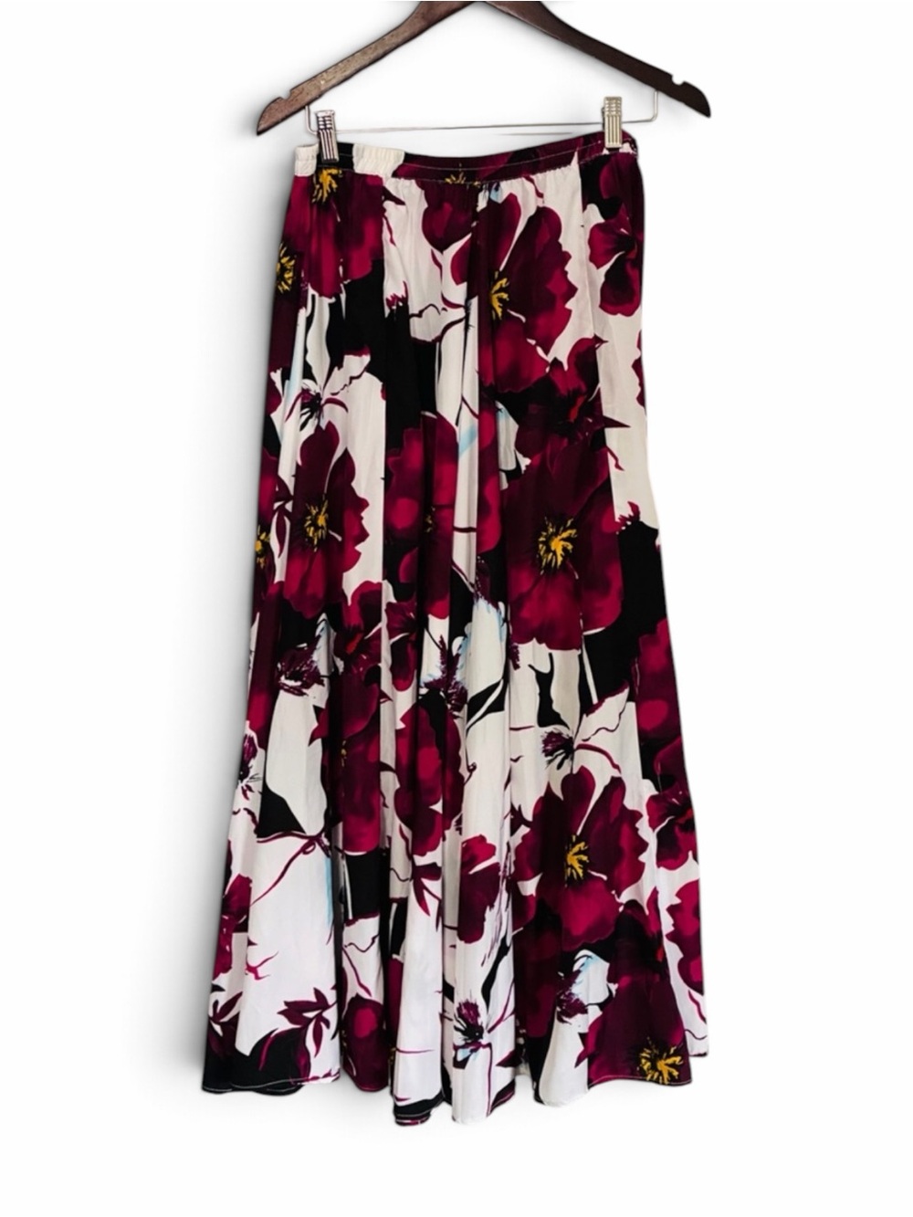 Roz & Ali White Maxi Skirt with Deep purple Floral Print women’s medium